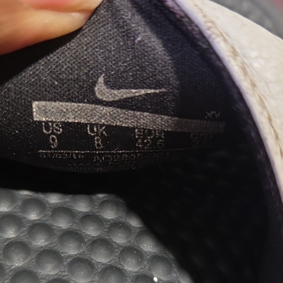 Nike Black and White Slides - Picture 6 of 6